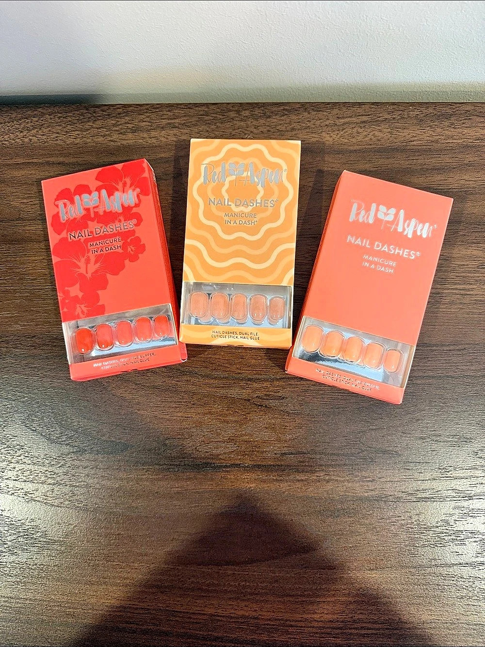 Red Aspen set of 3  Nail Dash Press-On Nail Coral NWT